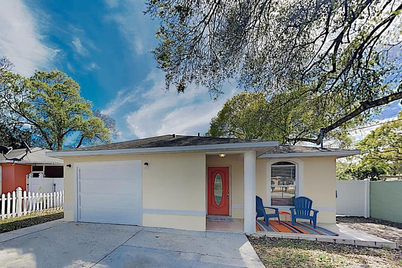 New Listing! “Butterfly Bungalow” In City Center Home Tampa Exterior foto